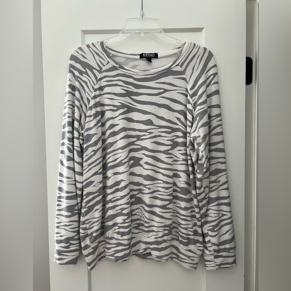 Buffalo David Bitton Gray and White Animal Print Top